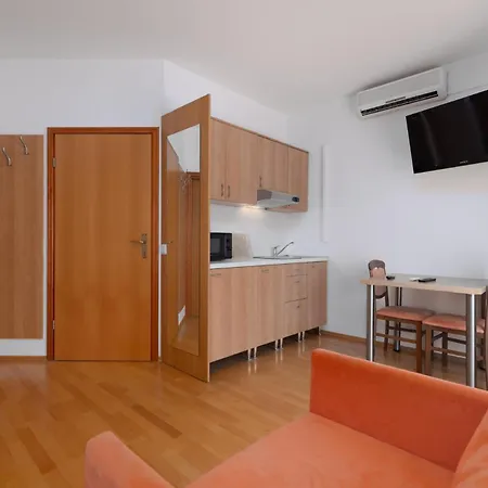 Apartman With Kitchen And Terrace For Two People