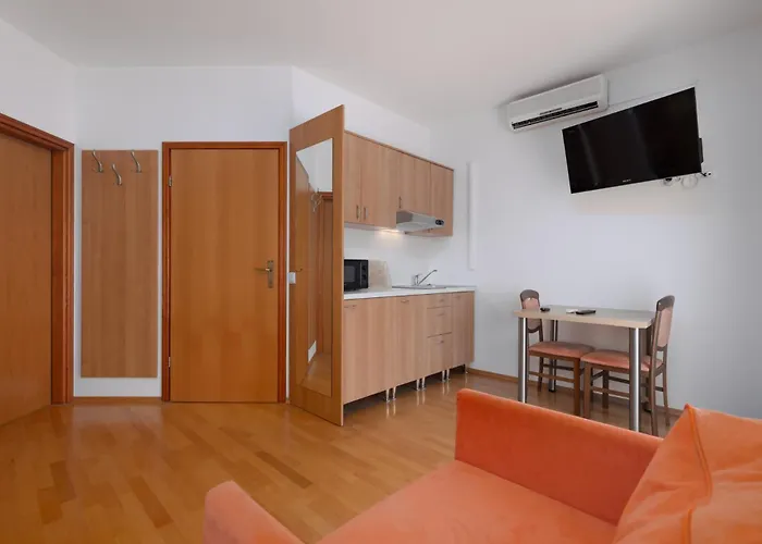 아파트 With Kitchen And Terrace For Two People